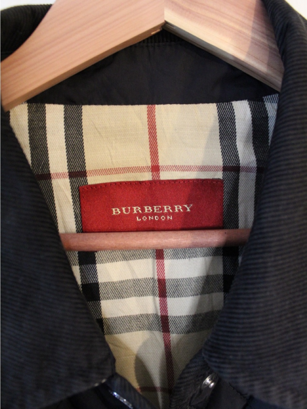 Burberry Jean Jacket sz 10, rarely worn - Picture 6 of 6
